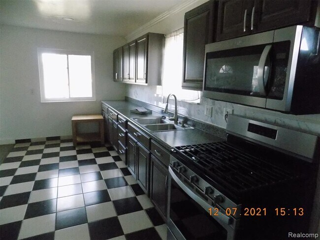 Foto del edificio - 8856 E 14 Mile Rd