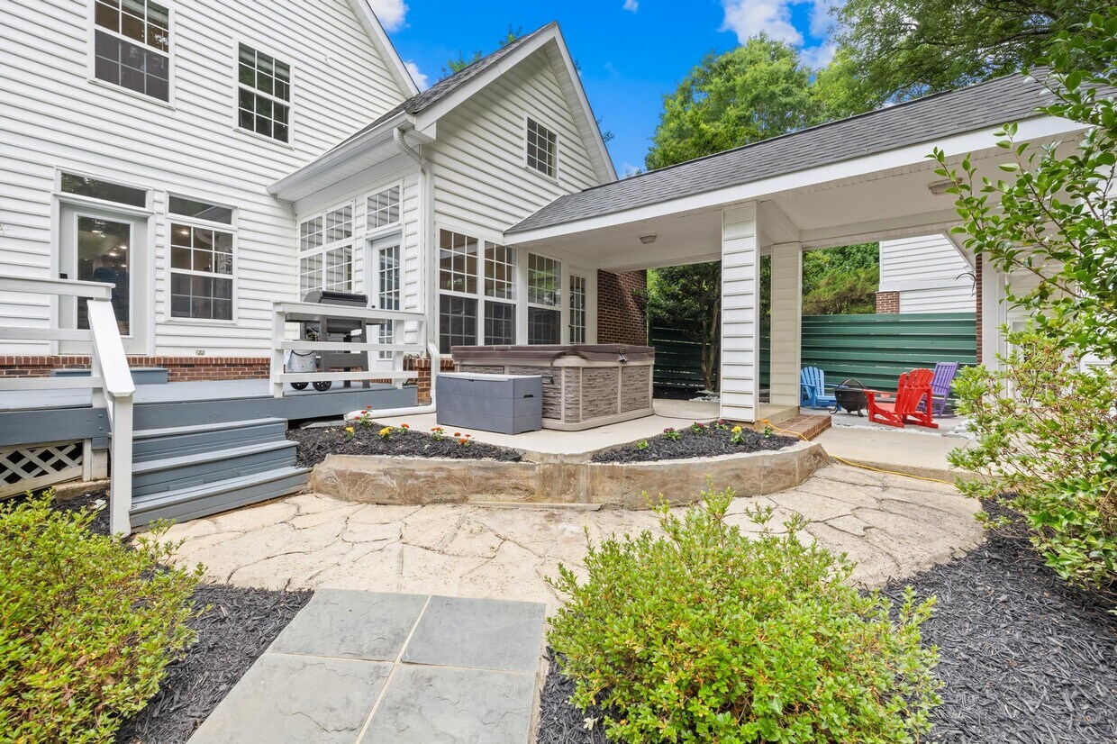Photo - 7914 Gilead Rd (Huntersville, NC)