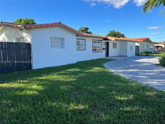 Foto del edificio - 3044 SW 92nd Ct
