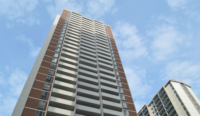 Building Photo - 545 Sherbourne