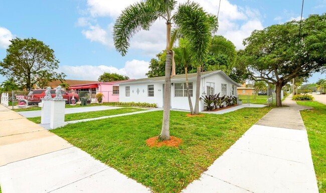 Building Photo - 145 SW 13th Ave