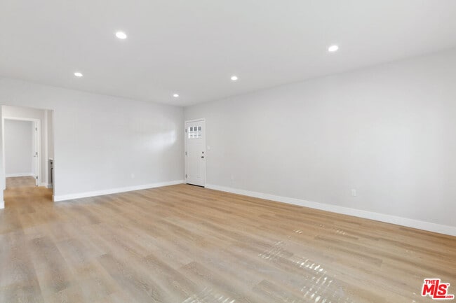 Foto del edificio - 4541 W 2nd St