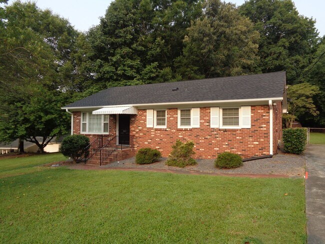 Foto del edificio - Cozy and Comfy House with Screened Porch-O...