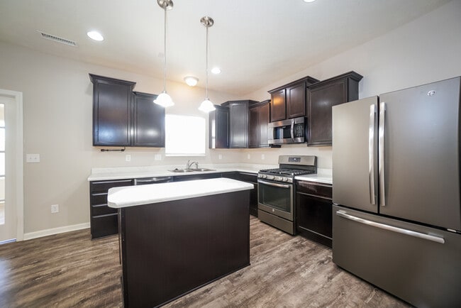 Building Photo - 2104 Willow Oak Ct
