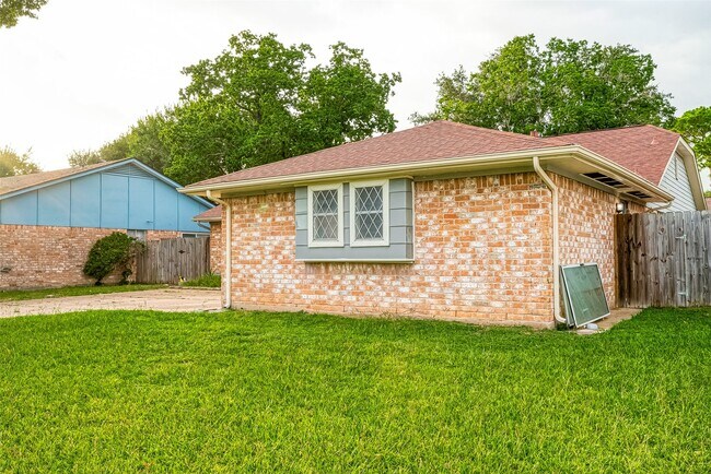 Building Photo - 9318 Benning Dr