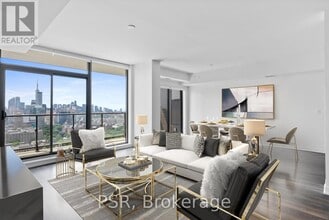 Building Photo - 2 St Thomas St