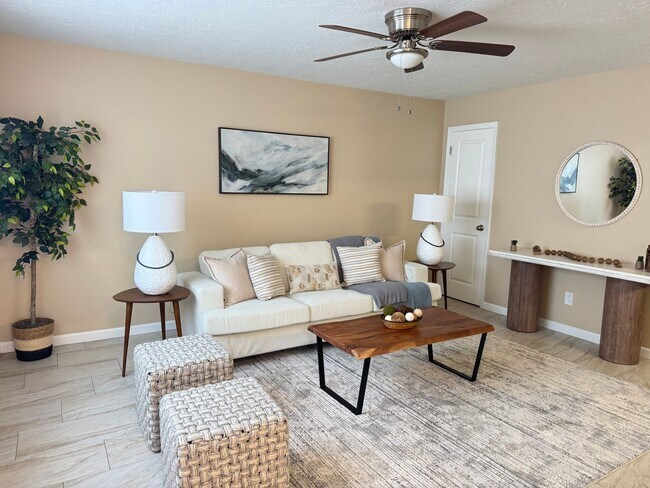 Building Photo - One of a kind NE Heights Home