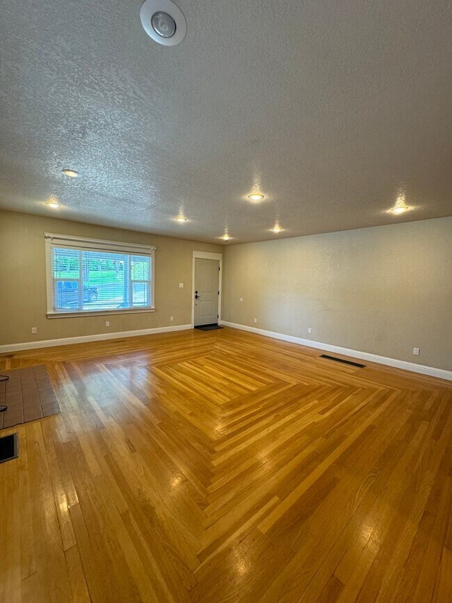 Foto del edificio - 3 bed 2.5 bath near Pacific Terrace