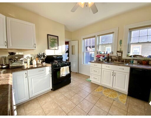 Building Photo - 68-70 Everett St