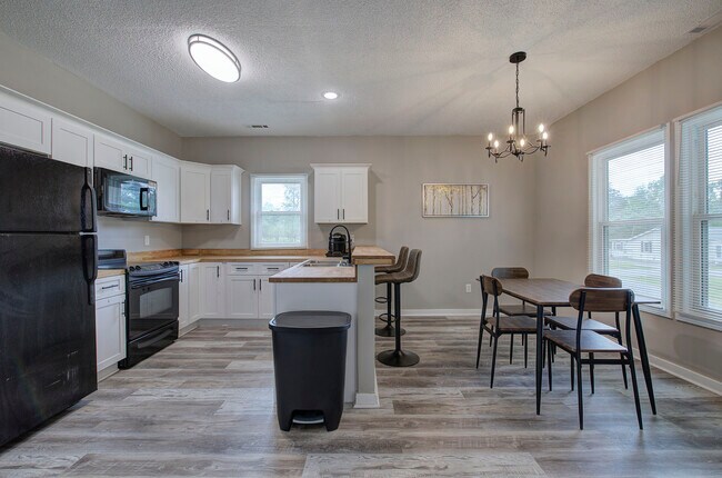 Cocina compartida - 227 Saint Elmo Cir