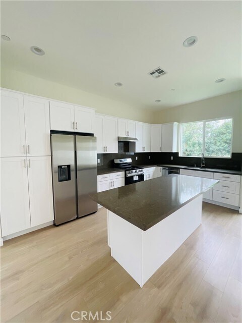 Foto del edificio - 6743 Atoll Ave