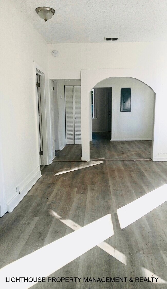 Foto del edificio - 3 Bed/1 Bath Craftsman Style Home!