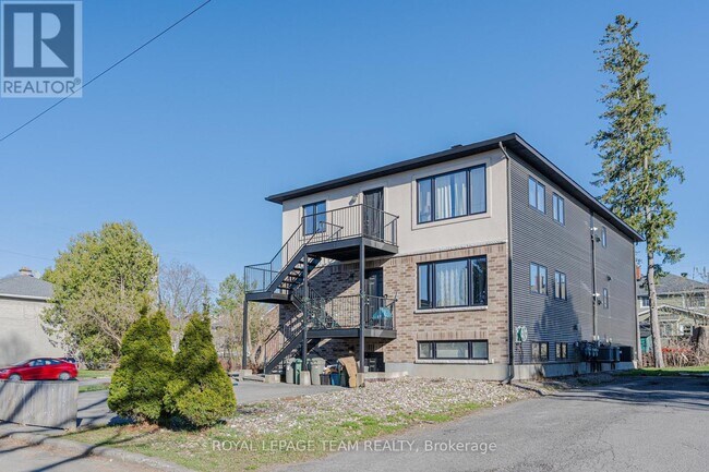 Building Photo - 1100 Hollington St