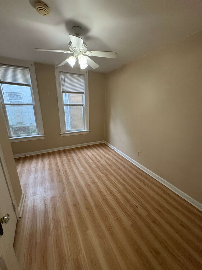 Dormitorio - 1567 Highland St