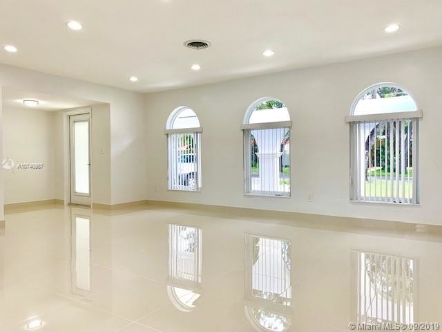 Building Photo - 7340 Poinciana Ct