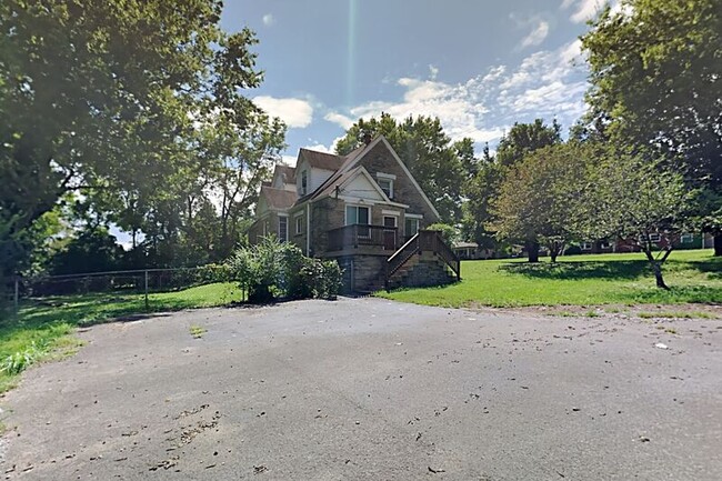 Building Photo - 2802 Eastland Ave