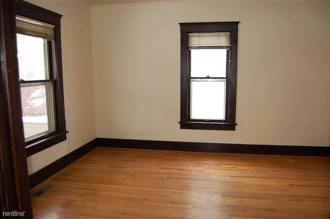 Building Photo - 117 Adams St