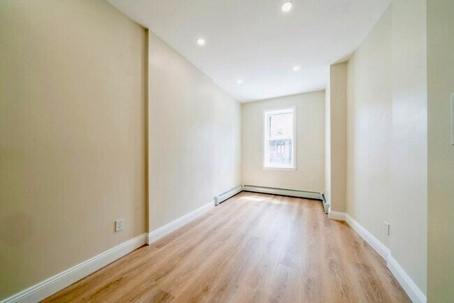 Foto del edificio - 273 Webster Ave