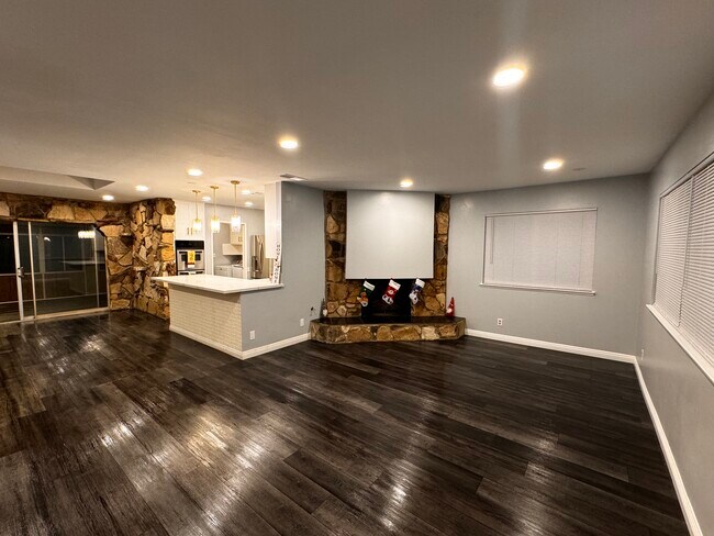Building Photo - 7147 Pomelo Dr