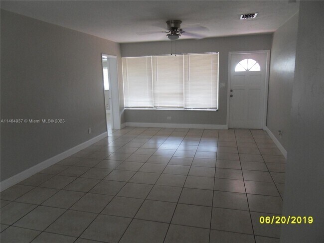 Building Photo - 207 NE 16th Ave