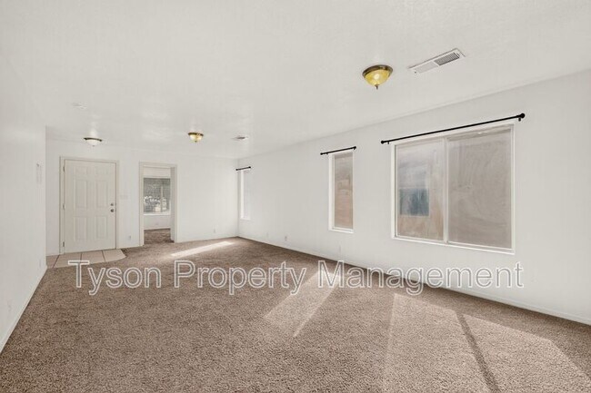 Foto del edificio - 5905 Night Whisper Rd NW