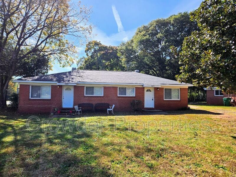 Primary Photo - 2301 Rebecca Ave