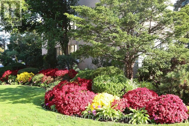 Photo du bâtiment - 650 Briar Hill Ave