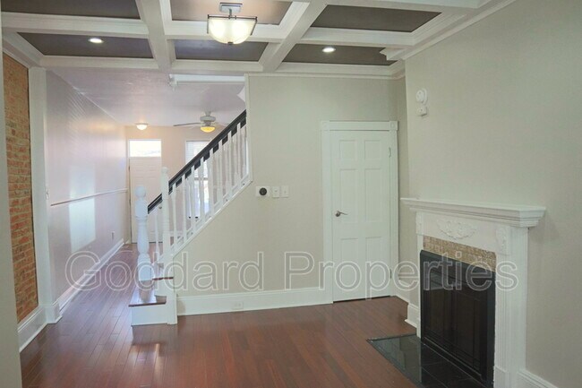 Building Photo - 820 S East Ave