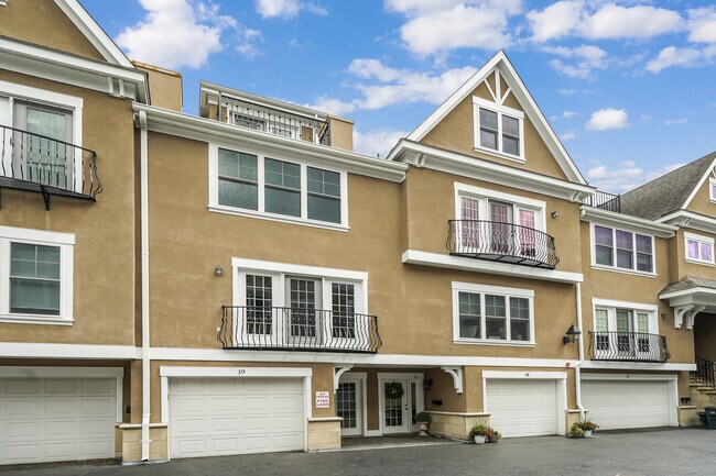 Foto del edificio - 80 Old Boston Post Rd