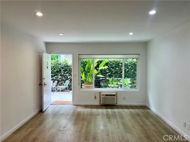 Building Photo - 1422 N Fairfax Ave