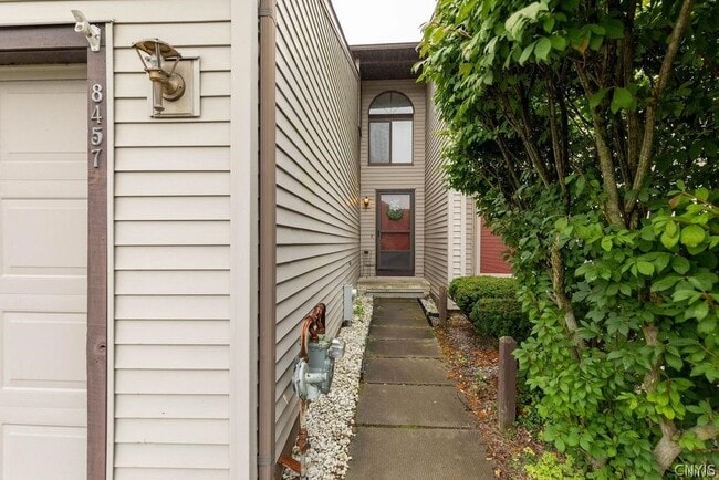 Building Photo - 8457 Bubbling Springs Dr
