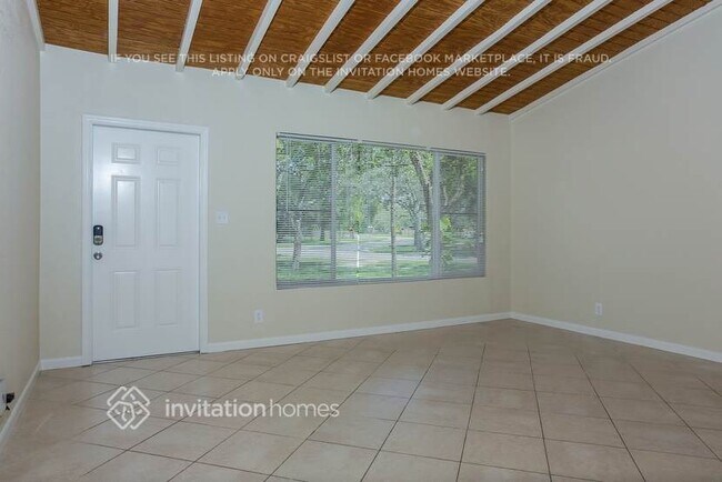 Foto del edificio - 883 W Country Club Cir