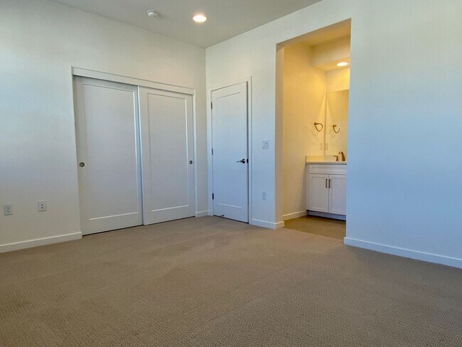 Foto del edificio - Beautiful North San Jose 2 Bedroom with Do...