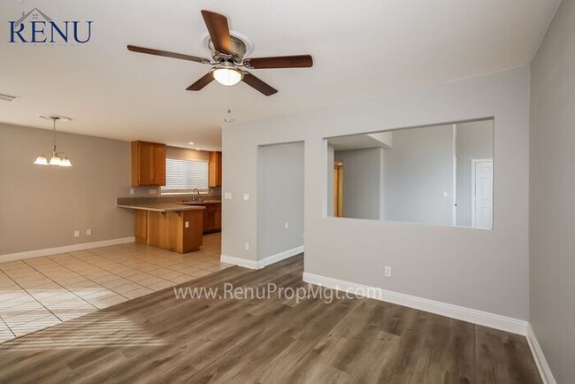 Building Photo - AVAILABLE NOW!! $300 OFF FIRST MONTH!!