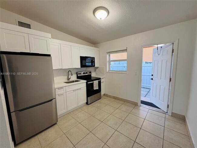 Foto del edificio - 1340 NW 60th St