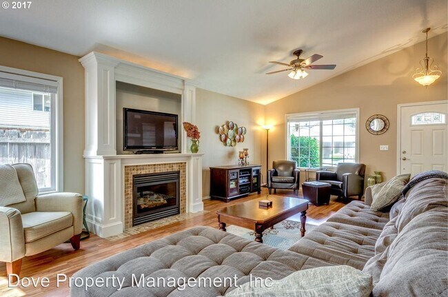 Building Photo - 3 br, 2 bath House - 13301 NE 46th Street