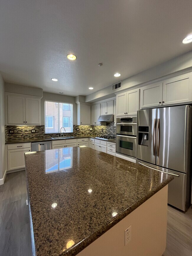 Foto del edificio - 6262 Byron Ln