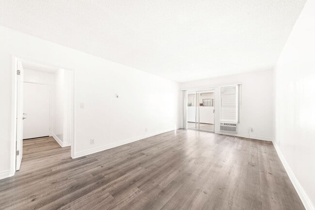 Interior Photo - Burton Almont