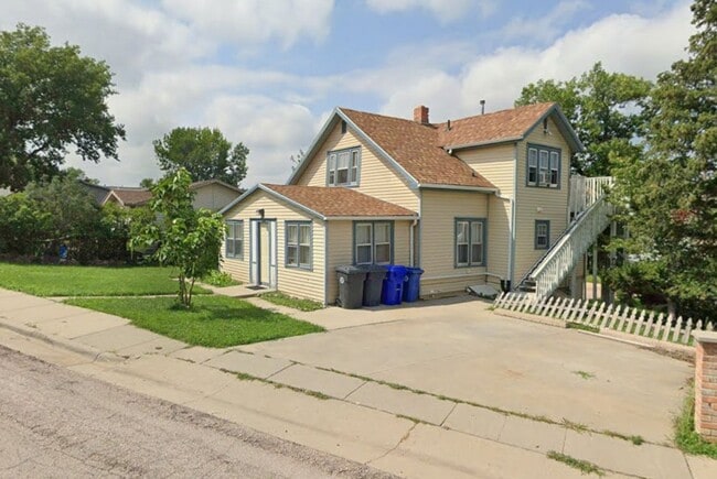 Building Photo - 1001 Silverleaf Ave