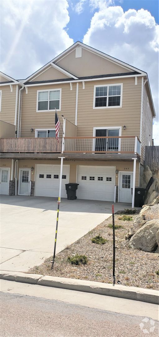 Building Photo - 247 Reno Dr