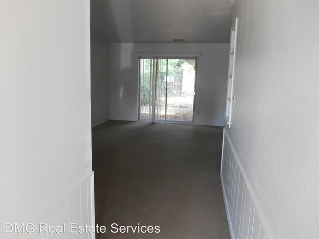 Building Photo - 2275 Donna Dr