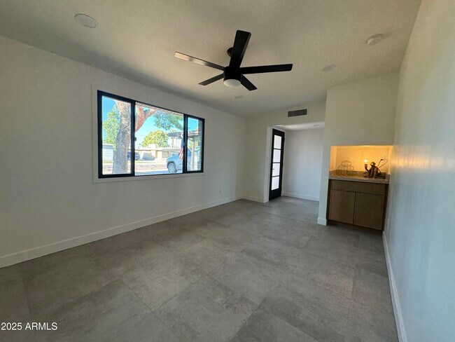 Foto del edificio - 3749 E Laurel Ln