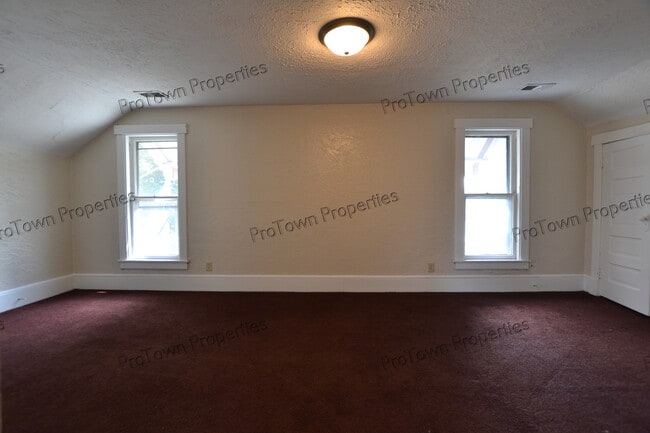 Foto del edificio - 1067 N May St