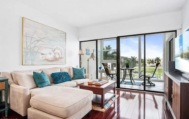 Foto principal - 803 River Point Dr