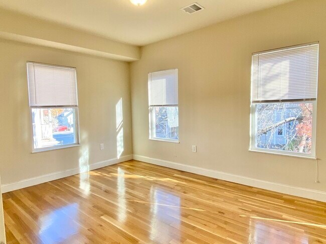 Building Photo - 17 Greenville Ter
