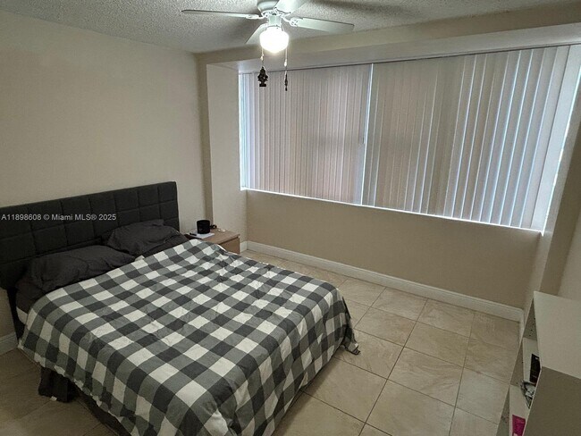 Foto del edificio - 7545 E Treasure Dr