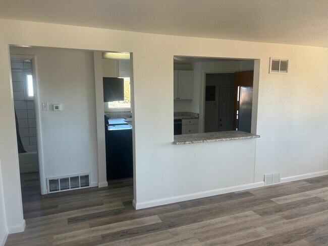 Foto del edificio - 2701 Columbine Ave