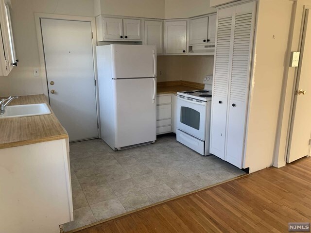 Foto del edificio - 16 Rolling Ridge Rd