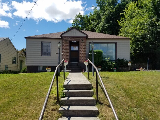 Building Photo - 535 SE South St