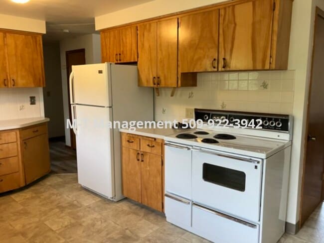 Foto del edificio - Valley side-by-side rancher duplex: 2+ br,...